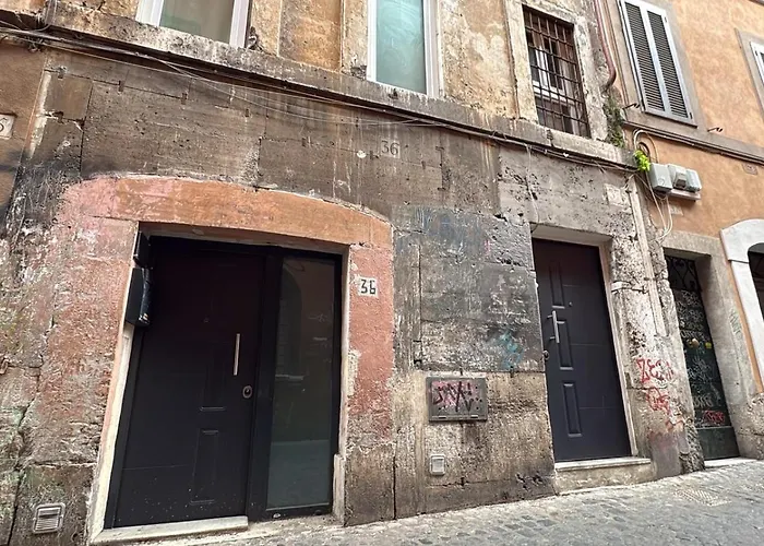 Scala 37 Interno 2, Trastevere, *